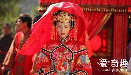 伴郎团抛新娘未接住致新娘昏迷 盘点奇葩结婚习俗